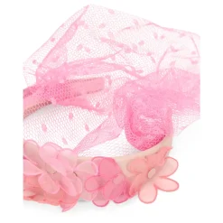 Accessorio per capelli con veletta in tulle rosa con ornamento floreale.