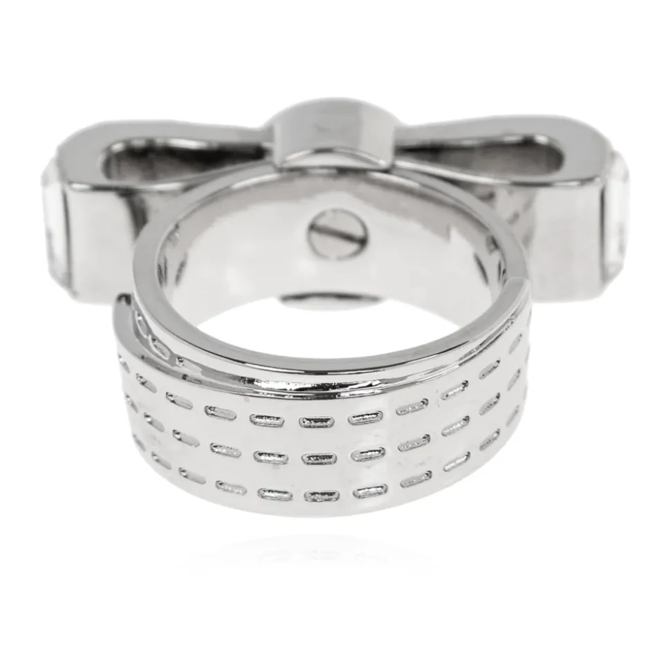 Anello con cristalli luccicanti