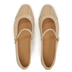 Ballerine con cinturino e naso laccato