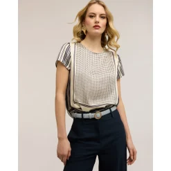 Blusa in raso con fantasia a foulard