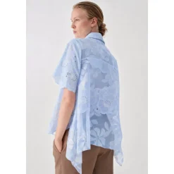 Camicia in organza ricamata con orlo a punta