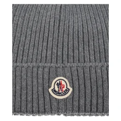 Cappello con toppa del logo