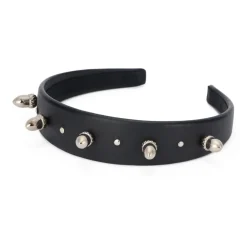 Cerchietto nero per capelli con elementi metallici decorativi.