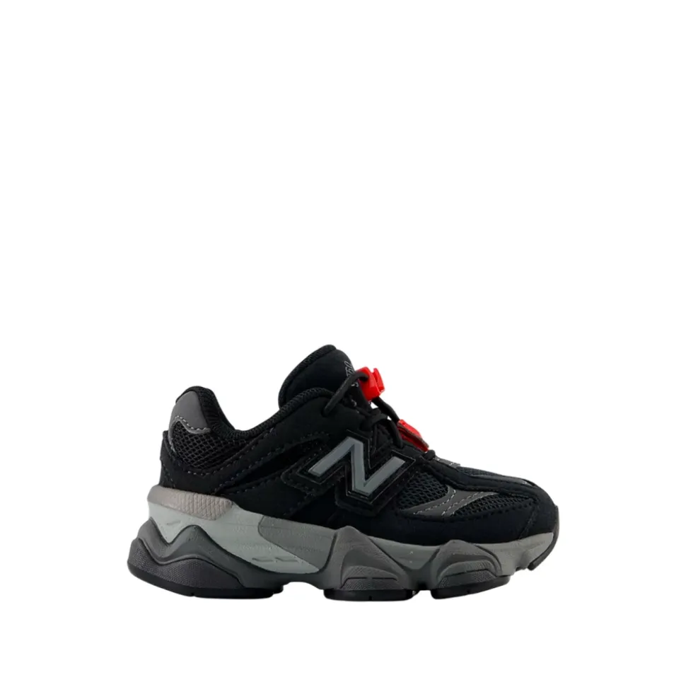 IV9060BK Sneakers