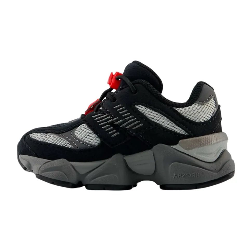 IV9060BK Sneakers