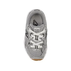 IZ740GB Sneakers