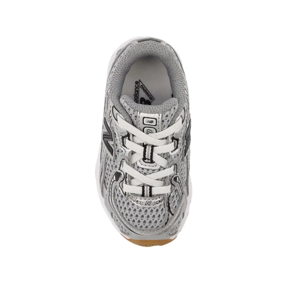IZ740GB Sneakers