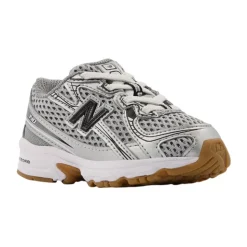IZ740GB Sneakers