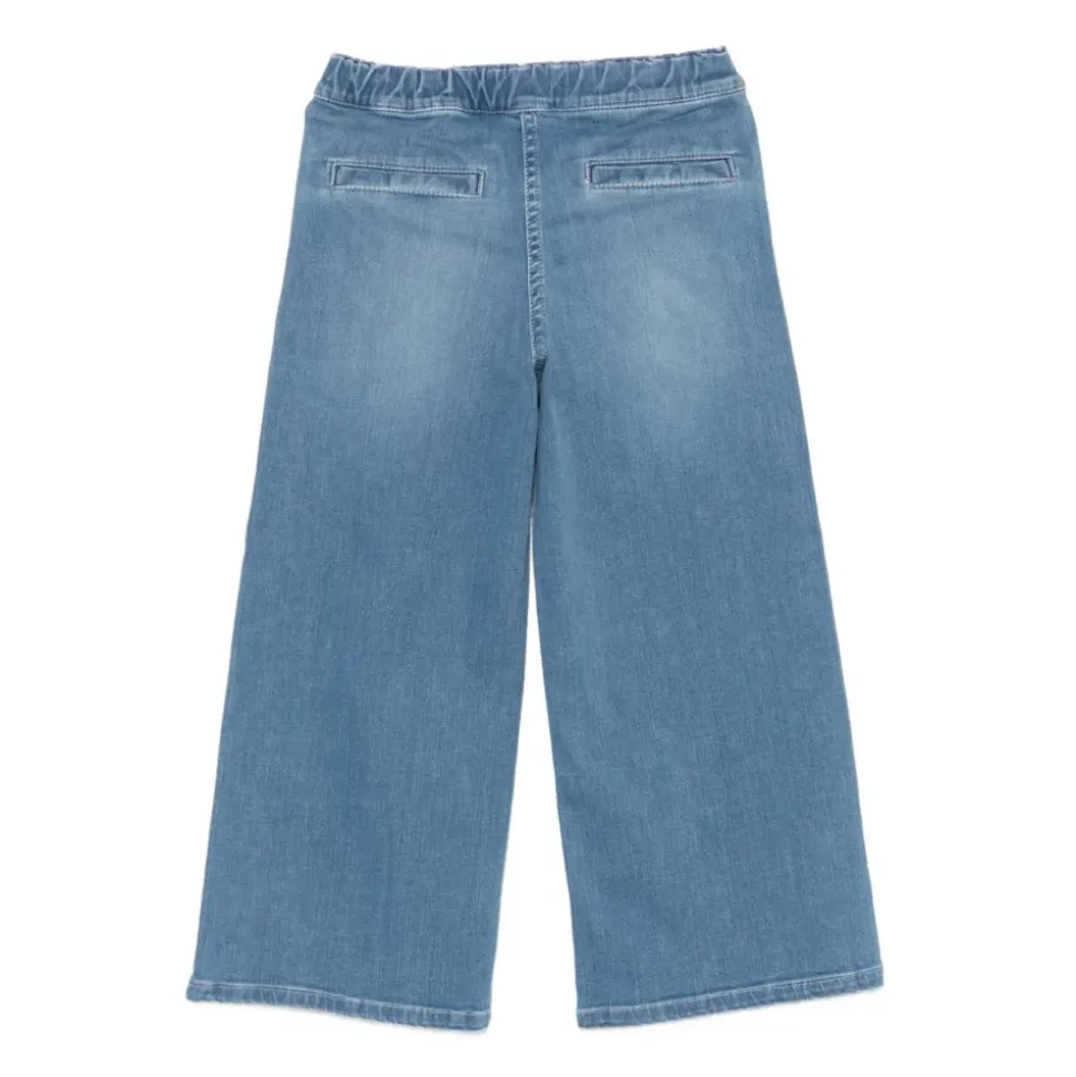 Jeans a gamba larga con bottoni sul davanti