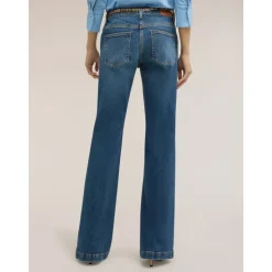 Jeans a zampa con dettaglio gioiello