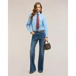 Jeans a zampa con dettaglio gioiello