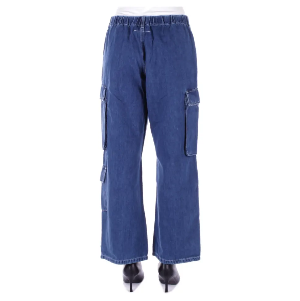 Jeans blu con zip e tasche