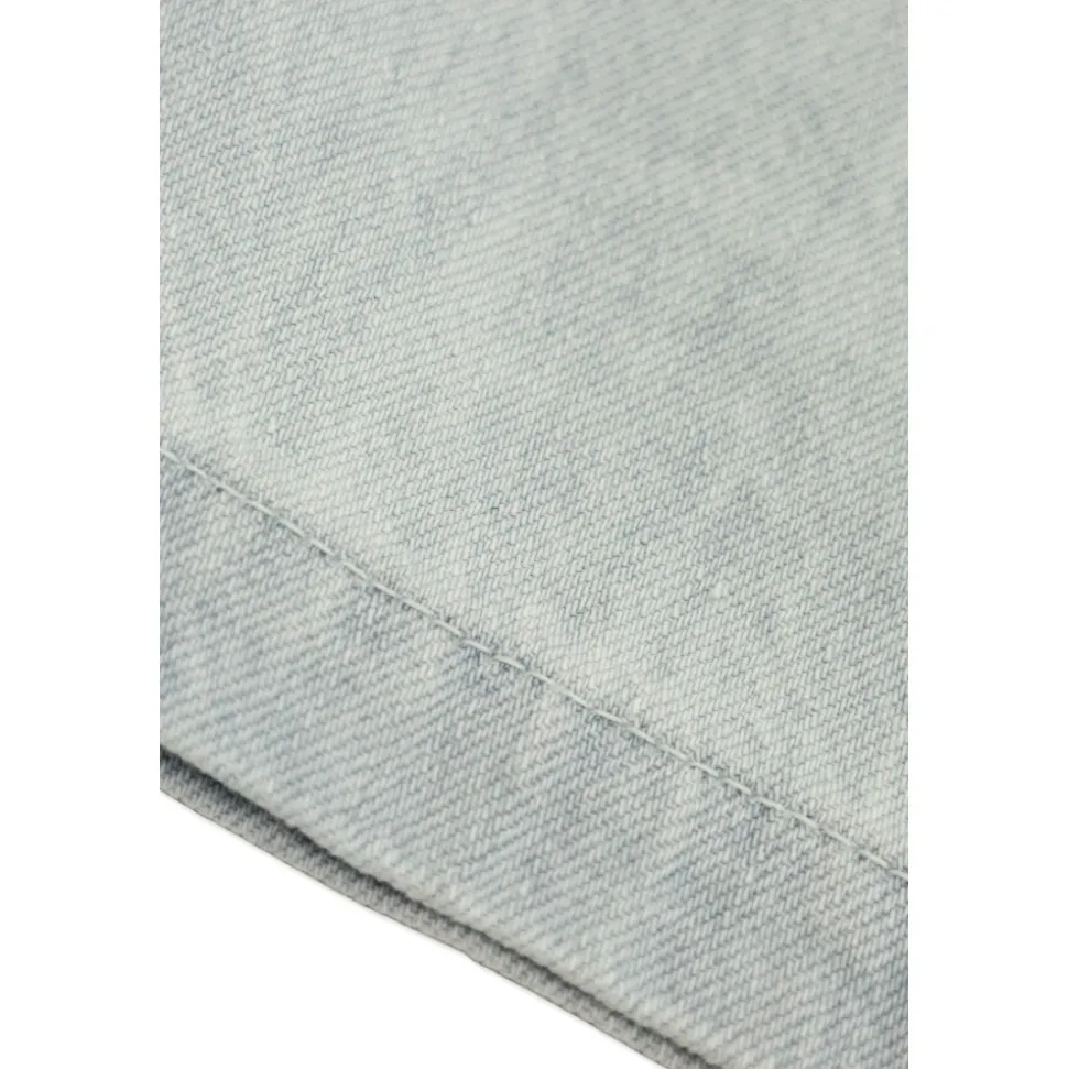 Jeans con ricami floreali
