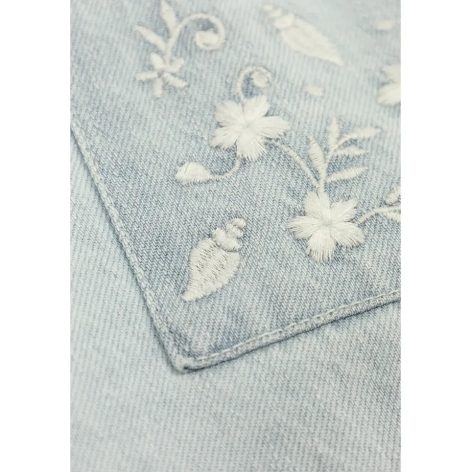 Jeans con ricami floreali