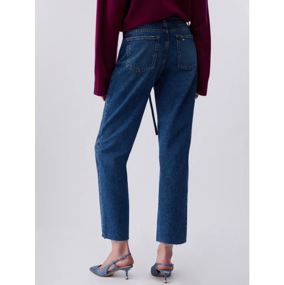Jeans straight con cintura