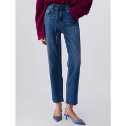 Jeans straight con cintura