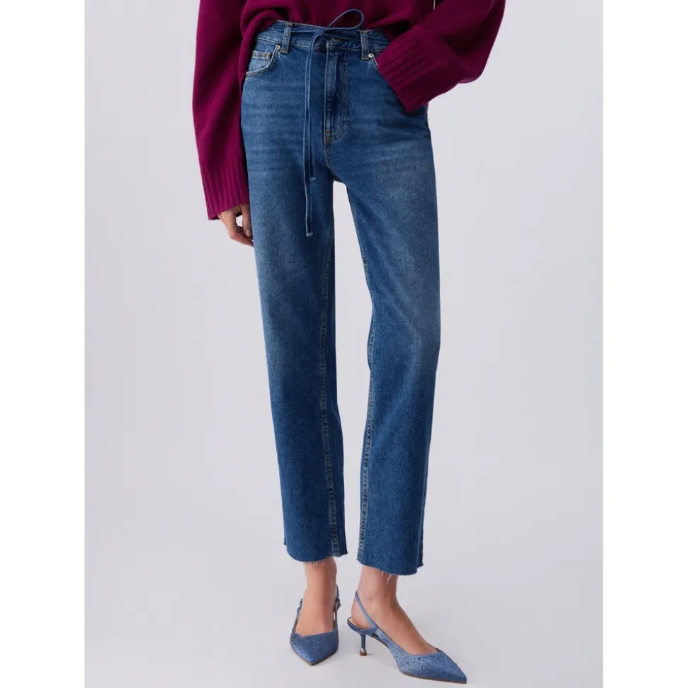 Jeans straight con cintura