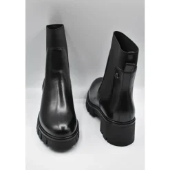 J-532 Scarpa Stringata