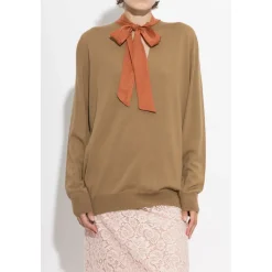 Maglione in lana con sciarpa