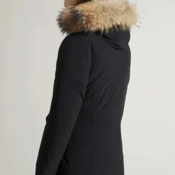 Parka in tessuto tecnico nero con pelliccia