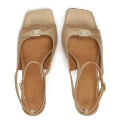 Sandali beige con un design alla moda