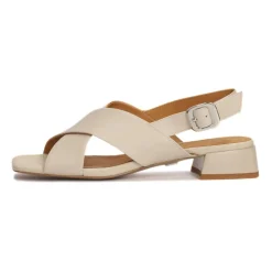 Sandali in pelle con tacco basso