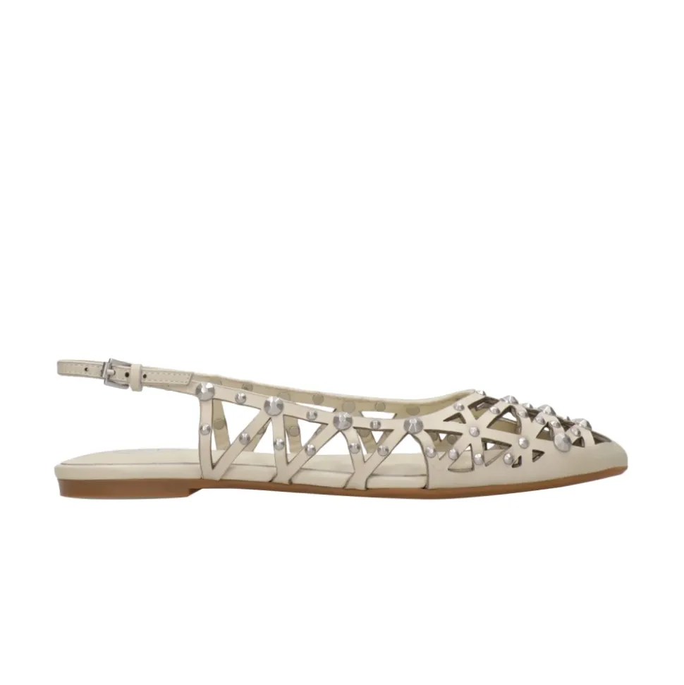 Scarpe in pelle con borchie e cut-out