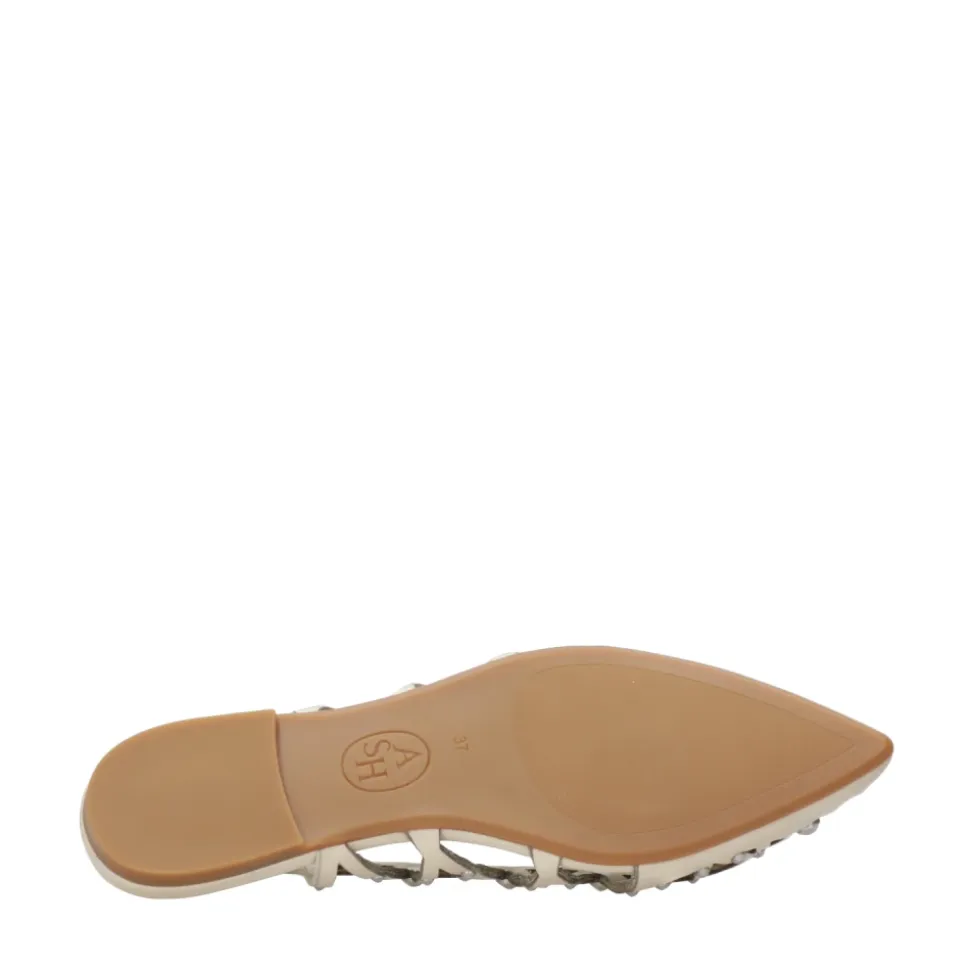 Scarpe in pelle con borchie e cut-out