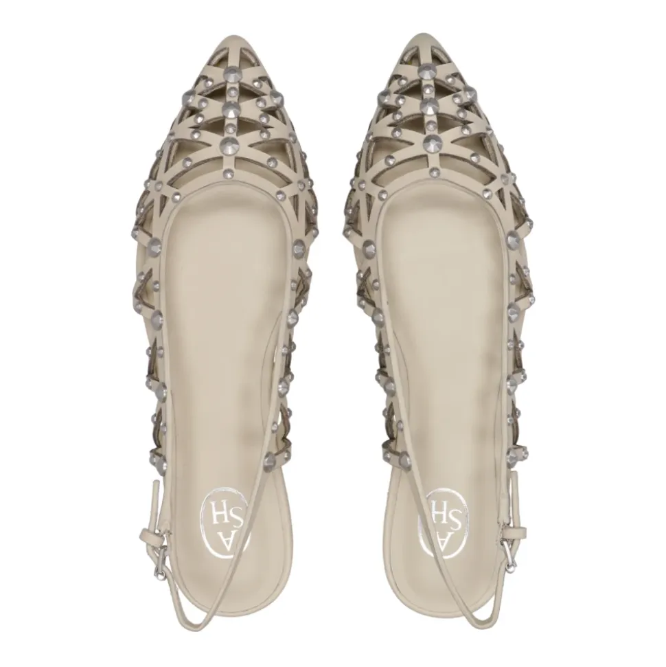 Scarpe in pelle con borchie e cut-out