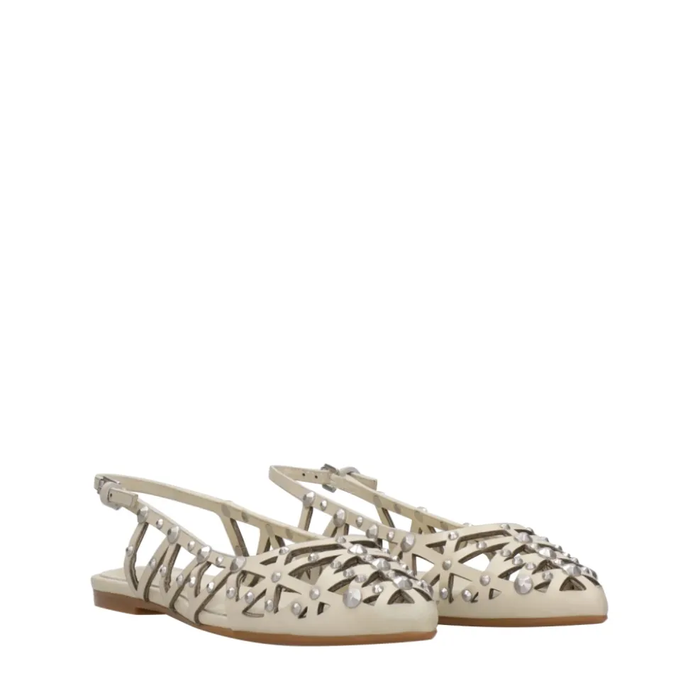 Scarpe in pelle con borchie e cut-out