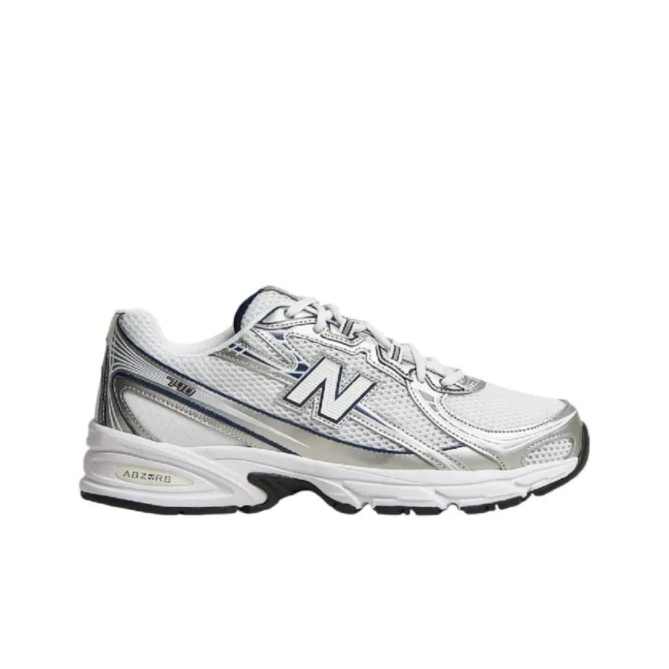 740 Sneaker