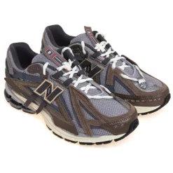 Sneaker New Balance 1906A in ecopelle, mesh e camoscio a pannelli sovrapposti