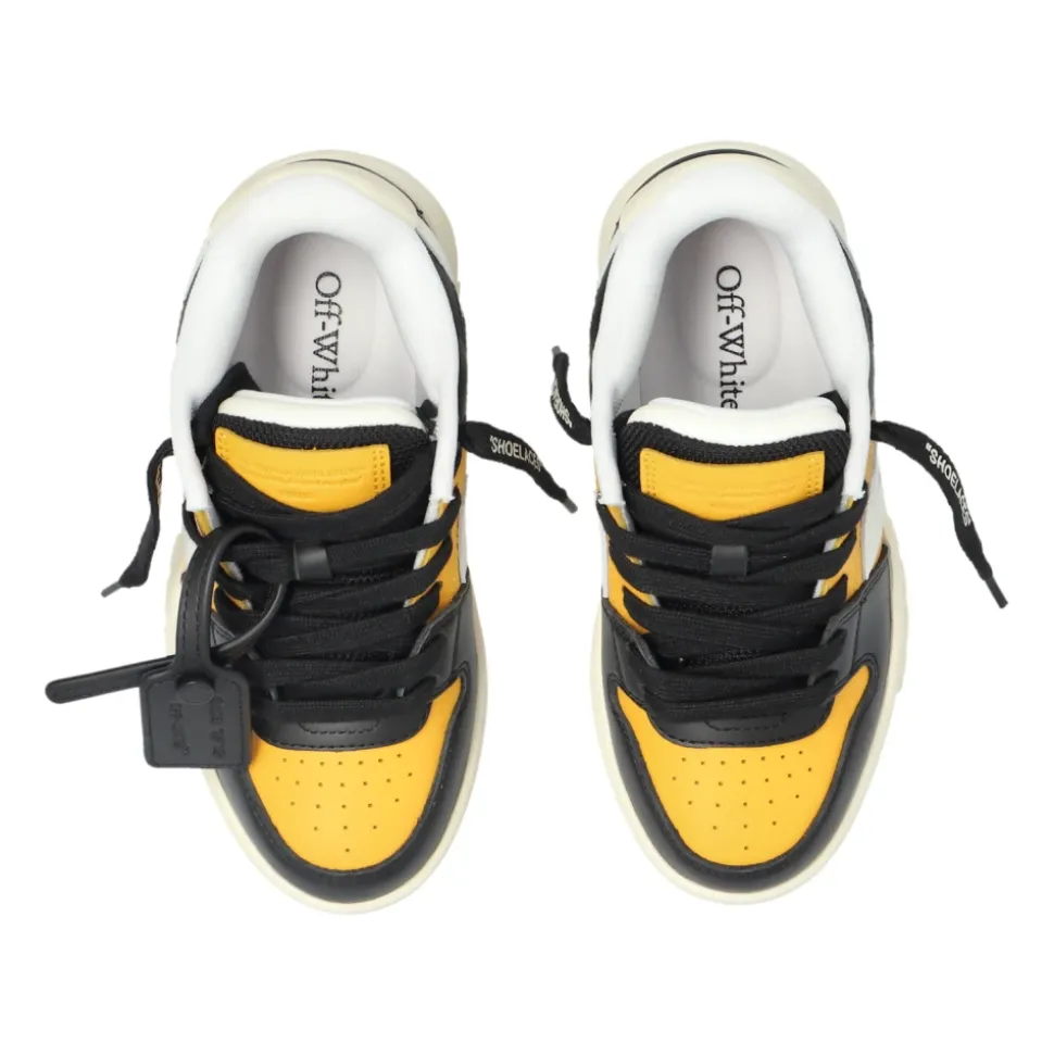 Sneakers Fuori dall'Ufficio