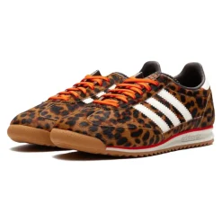 Sneakers stile retrò con stampa leopardata